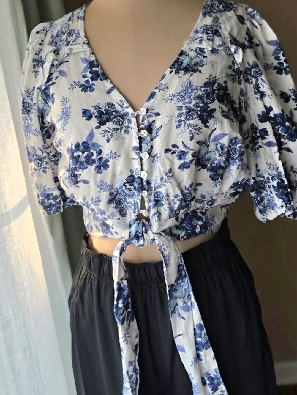 Blue Floral Linen Blend Tie Front Puff Sleeve Crop Top Cupcakes & Cashmere XS